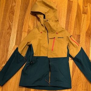 NWT Patagonia women’s untracked jacket small